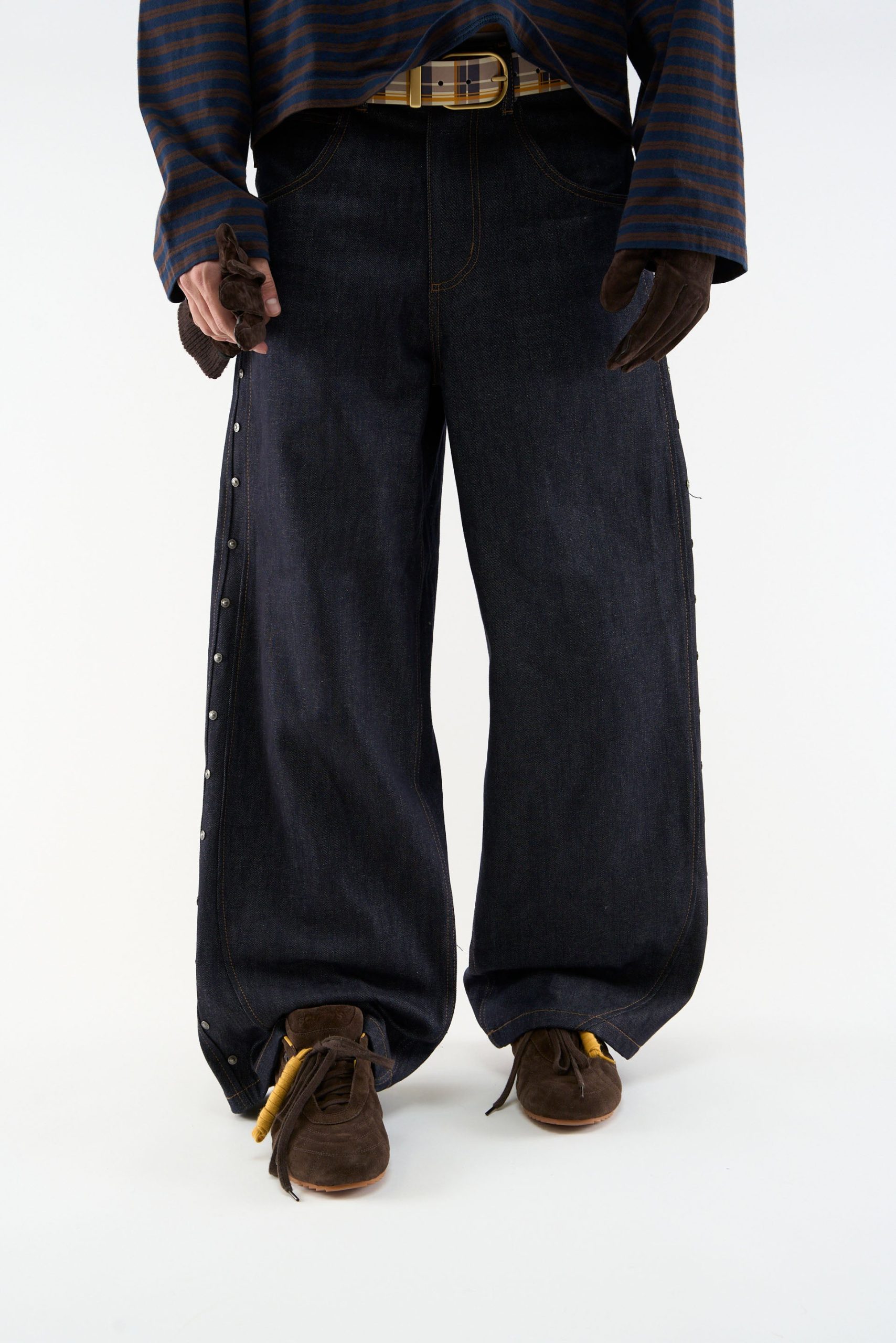 Iconic Suede Brown Sneaker - Image 10