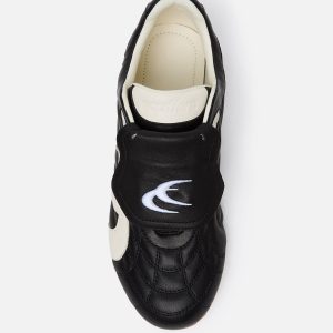 Iconic Black Sneaker